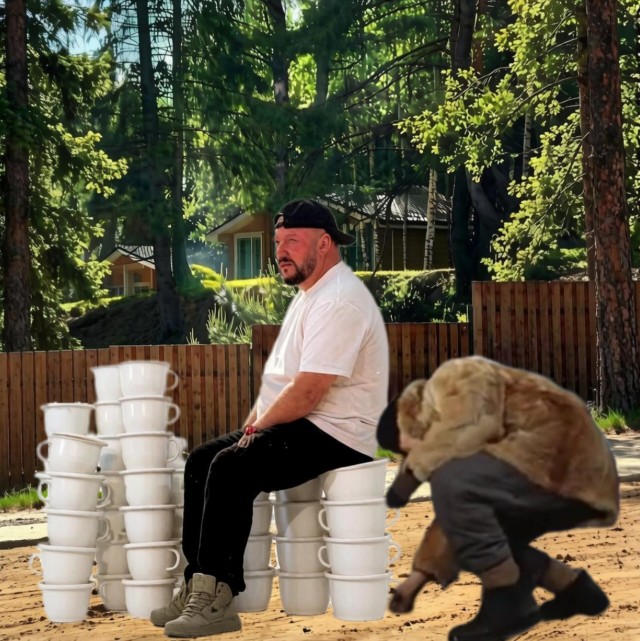 Сел на пенёк - но косарь вроде не должен...