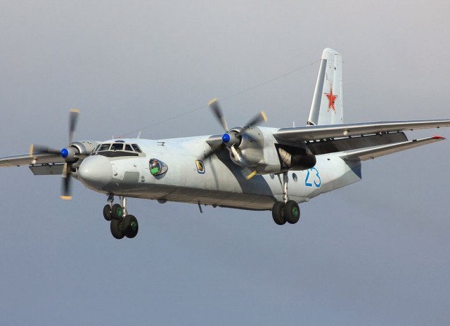 Пилоты Ан-26 разбомбили «врага» по старинке