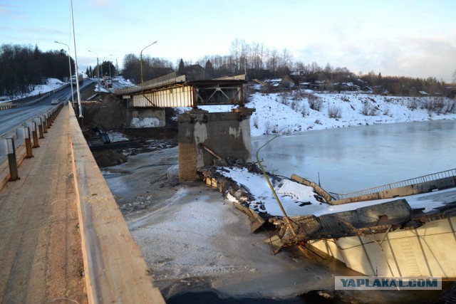 Обрушился мост в Архангельской области