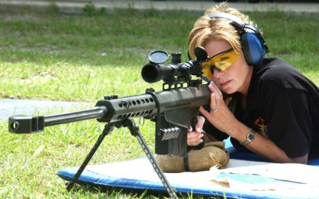 Девушки и оружие