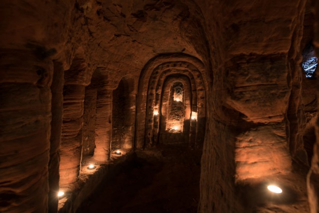 Кроличья нора оказалась входом в заброшенную 700-летнюю пещеру тамплиеров