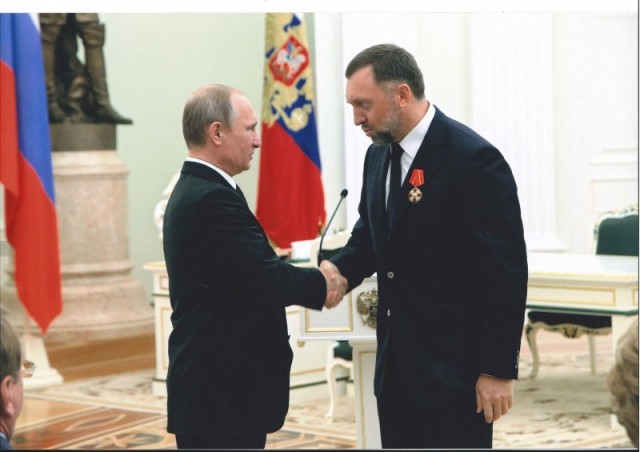 Президент РФ Путин наградил председателя правления Сбербанка Германа Грефа орденом "За заслуги перед Отечеством II степени