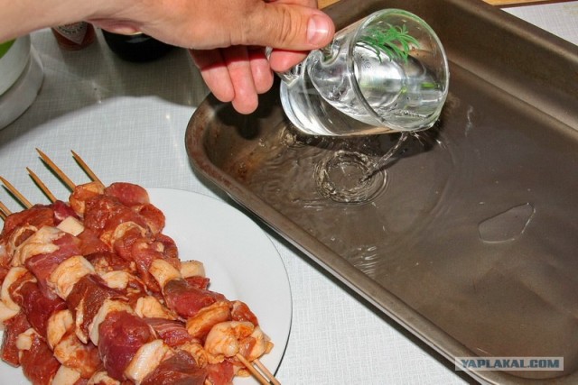 Мясо на шпажках