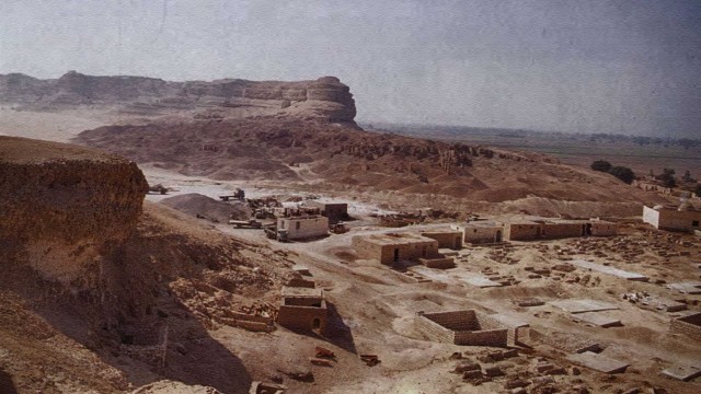Незавершённые обелиски и колоссы Акориса