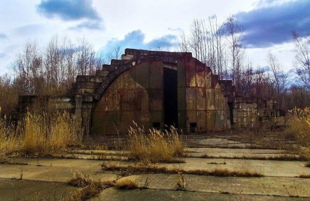 Заброшенный ракетный арсенал бывшего военного аэродрома "Кулон" в Переяславке