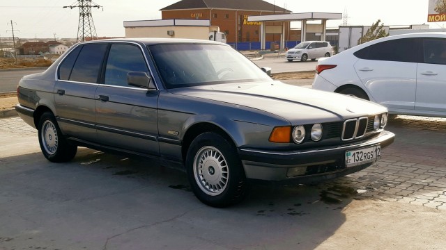 BMW E32 с двигателем V16 – безумный концепт, который так и не пошел в серию