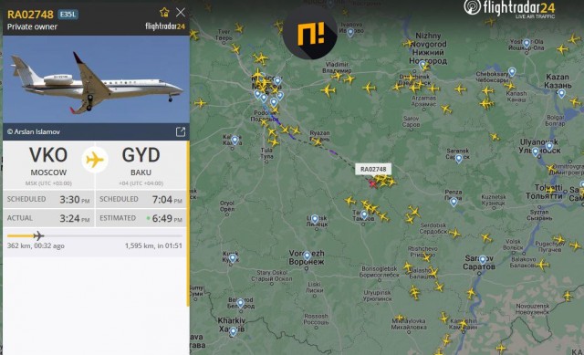 Второй самолёт Евгения Пригожина, который после катастрофы в Тверской области вернулся в Москву, сейчас летит в Баку