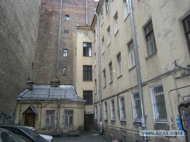 Не хотите домик в центре Санкт Петербурга?