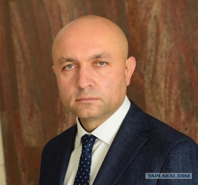В Орле депутаты единогласно на второй срок выбрали мэром человека со сложной судьбой.