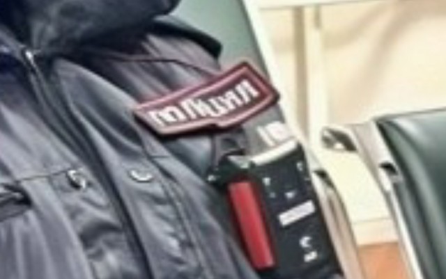 Фото сотрудницы полиции из Санкт-Петербурга разлетелось по соцсетям.