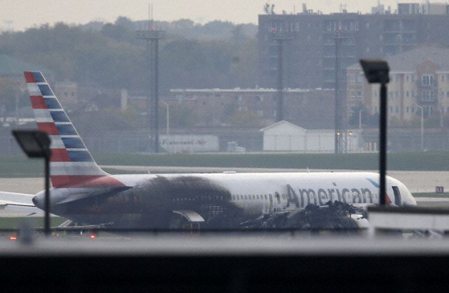 Во время вылета из аэропорта Чикаго,загорелся Boeing 767-323(ER)