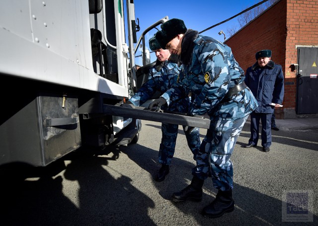 На пути в колонию: как во Владивостоке конвоируют осужденных и находящихся под стражей