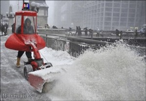 Человек и снегоход!