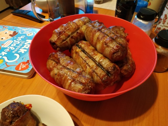 Котлеты с сыром в беконе, на углях