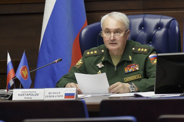 Глава оборонного комитета Госдумы призвал доверить гражданским охрану границ России