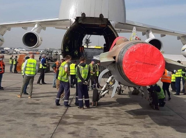 F-16 привезли из Аризоны на Украину на борту Ан-124 "Руслан"