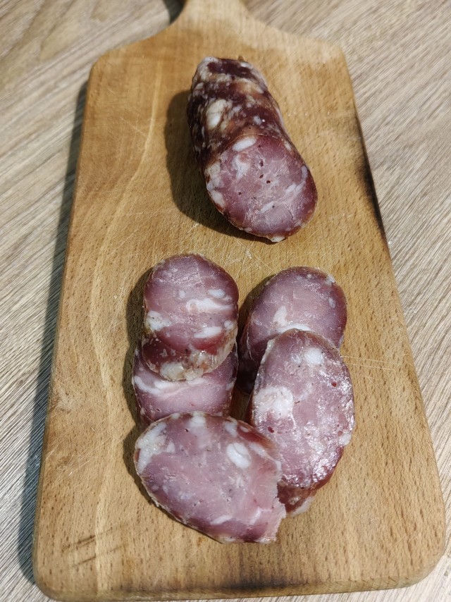 Есть ли в сосисках и колбасе мясо