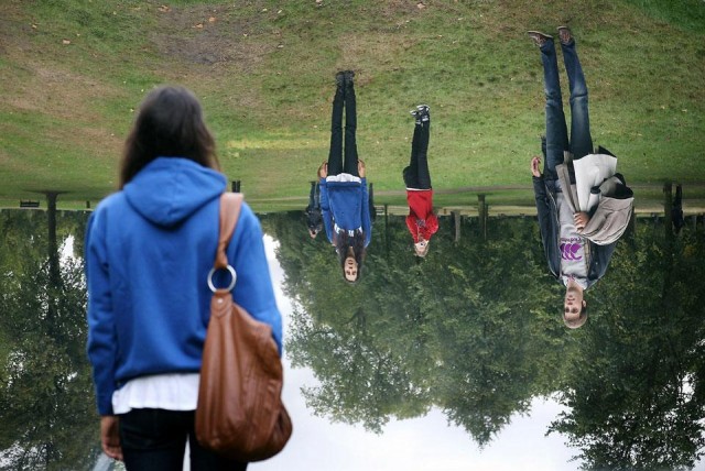 То вниз головой, то вверх ногами