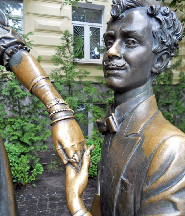 Знаменитости и их родные братья с сестрами