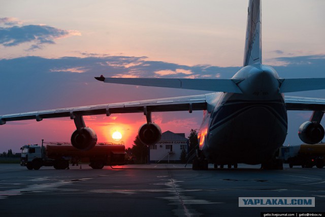 Ан-124 «Руслан» — самый большой в мире серийный самолёт. Авиакомпания «Волга-Днепр».