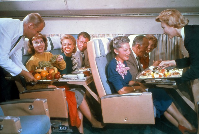 Что кушали в самолетах пятьдесят с лишним лет назад