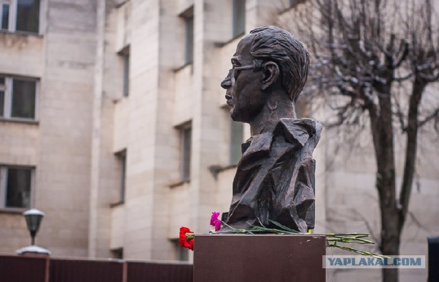 Первый в мире! Народный памятник фантасту Александру Беляеву появился в Смоленске