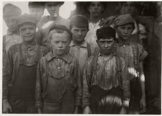 Протоиерей Андрей Ткачев призвал отказаться от западной модели воспитания и разрешить детям работать с семи-восьми лет. 