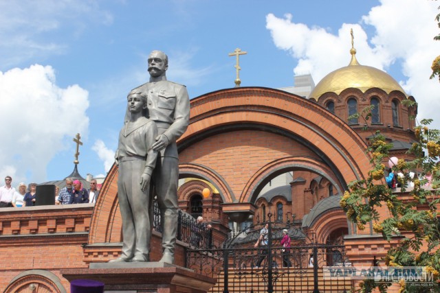 Памятник Николаю II открыли вчера в Новосибирске