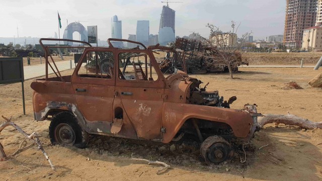 Выставка трофейной военной техники в Баку