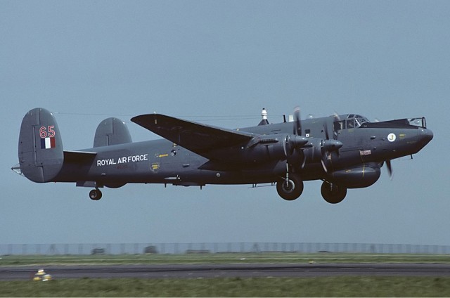 Авро Ланкастер - самый лучший и самым массовый тяжелый бомбардировщик Великобритании