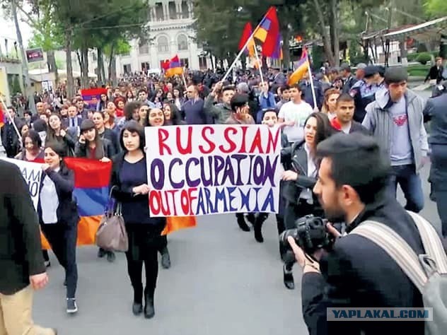 Армяне не спешат домой, прячась за чужими странами
