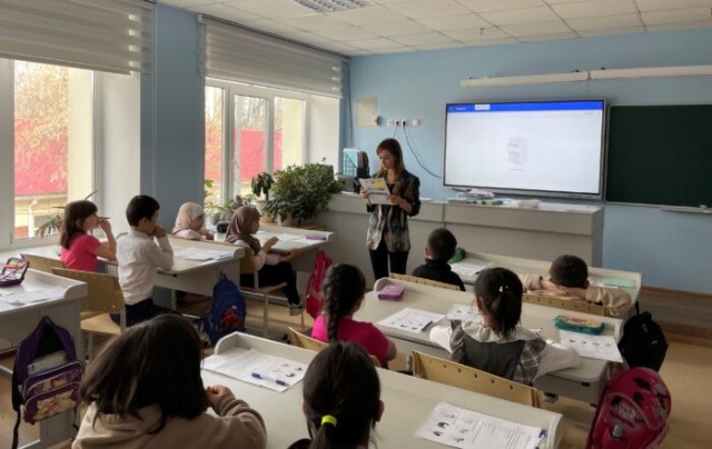 "В некоторых школьных классах каждый пятый не говорит на русском" - заявил Медведев