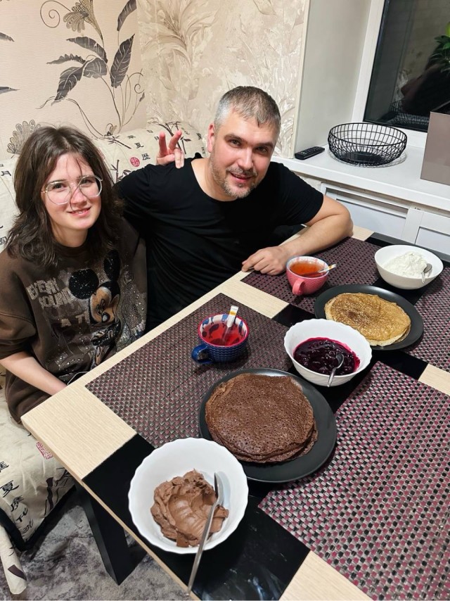 Доча пришла в гости