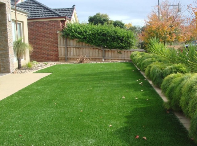 Как избавиться от травы на периметре фамильного кладбища