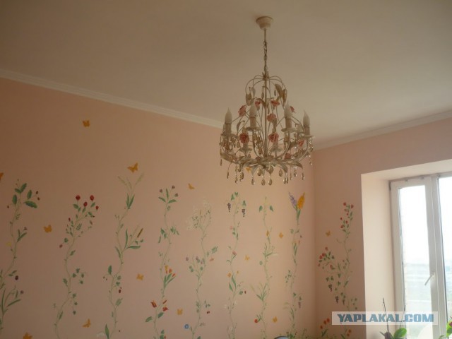 Роспись стен в комнате дочки