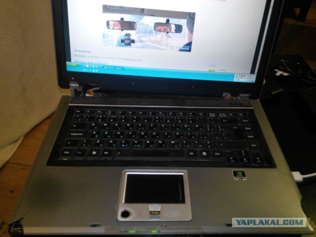 Рукожоп и ноутбук.