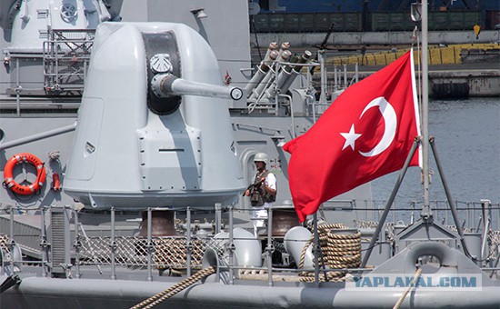 Мятежники захватили военный корабль и командующего флотом в Турции