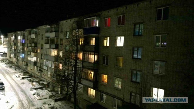 Потускневшие окна соседних  домов