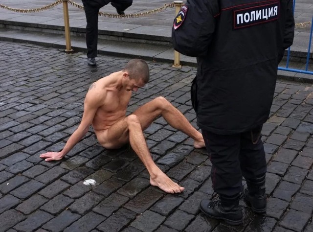 Украинский художник добровольно ампутировал себе здоровую ногу