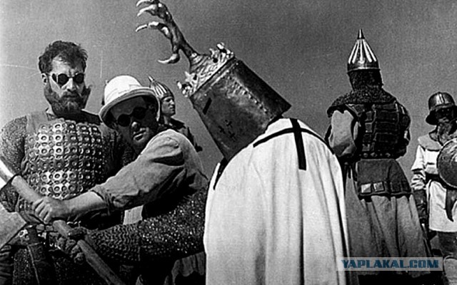 5 апреля 1242 года на льду Чудского озера новгородское войско под командованием князя Александра Ярославича Невского разгромило рыцарей Ливонского ордена.