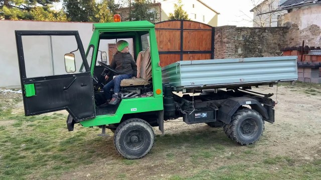 Смотрите какая тачка!
