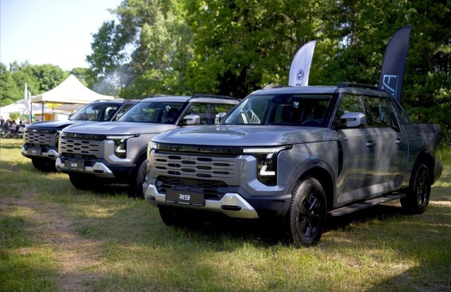 Пикап Dongfeng от братьев-белорусов не желаете ли?
