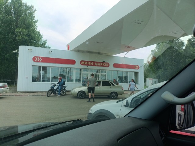 Королева бензоколонки