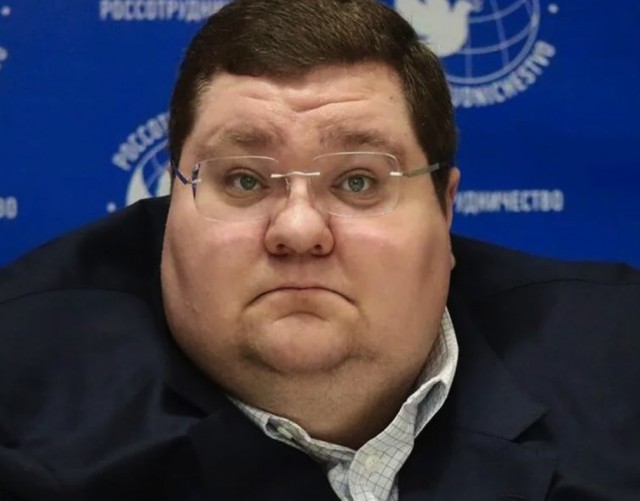 360-килограммовую тыкву вырастил житель Берёзовского Алексей Исаков