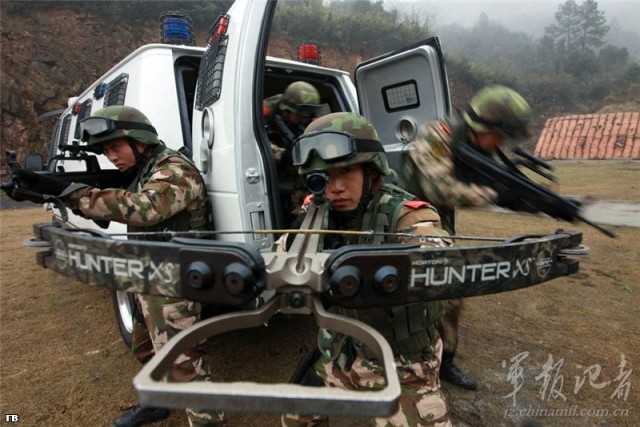 Китайский спецназовец-арбалетчик