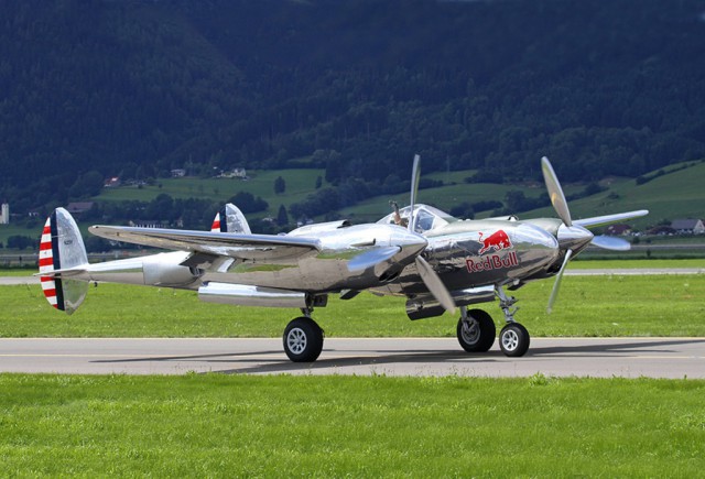 Многоцелевой истребитель P-38 «Lightning»