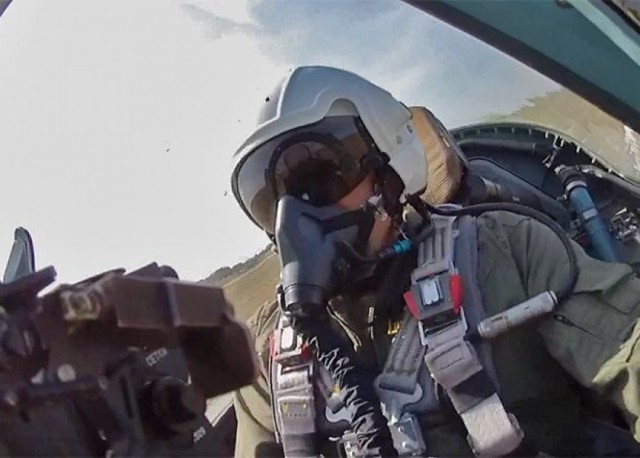 Пассажир самолета снял НЛО на видео