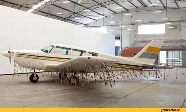 Су-24 ЧВК "Вагнер", который вчера подбили под Артемовском, но который смог дотянуть до аэродрома.