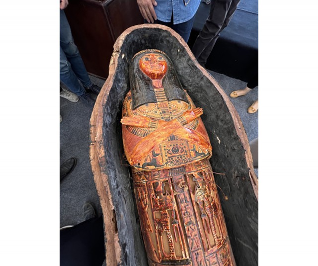 В Египте раскопали нетронутые жреческие погребения с большим количеством заупокойной утвари