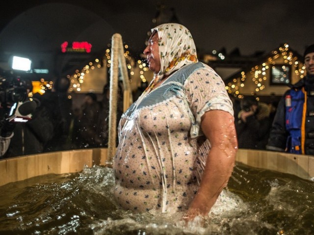 Женщины в проруби